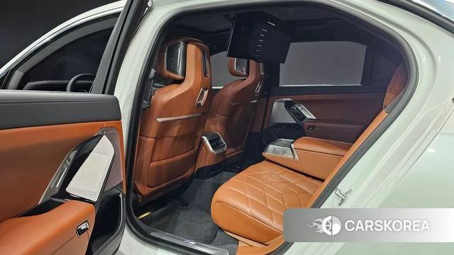 BMW 7 Series (G70) 2022 Белый из Кореи, фото 2