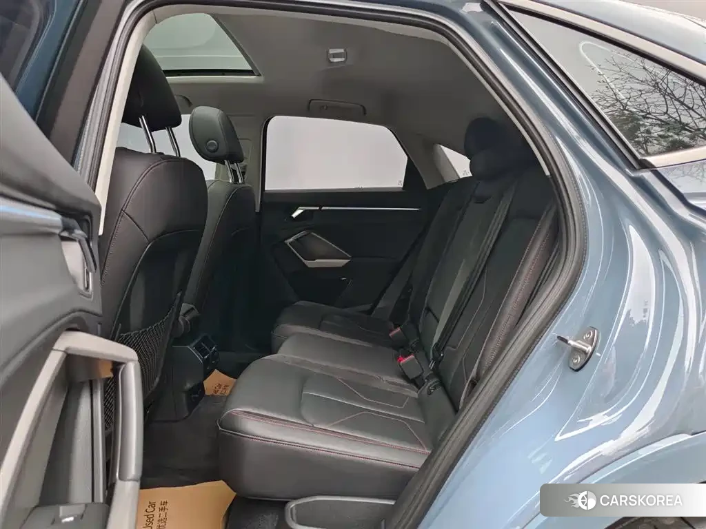 Audi Q3 Sportback 2022 Silver/gray из Китая, фото 2