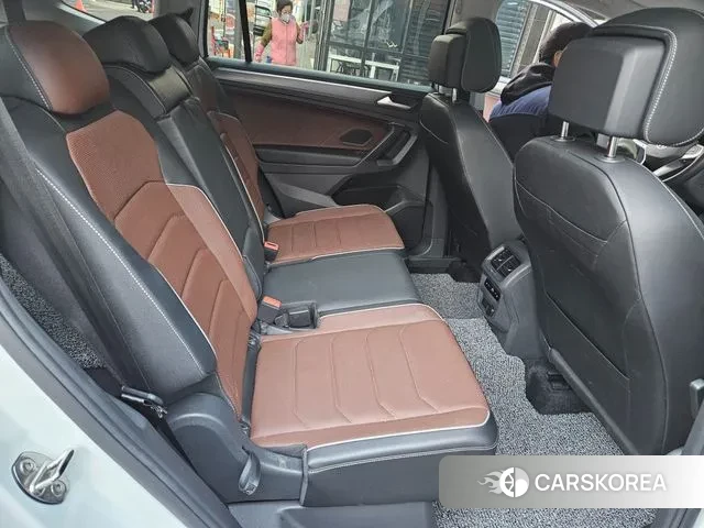 Volkswagen Tiguan Allspace 2024 Белый из Кореи, фото 2