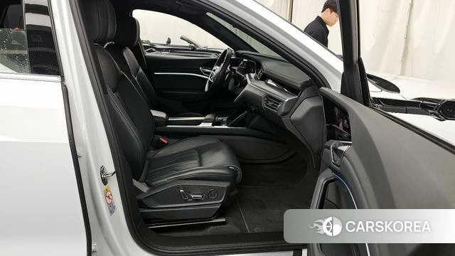 Audi e-Tron 2022 Белый из Кореи, фото 2