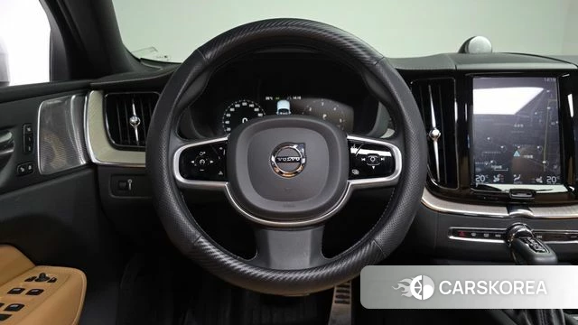 Volvo XC60 second Generation 2020 Белый из Кореи, фото 2