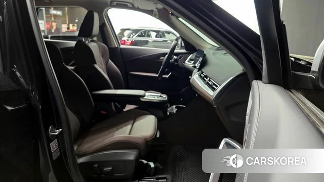 BMW iX1 (U11) 2024 Черный из Кореи, фото 2