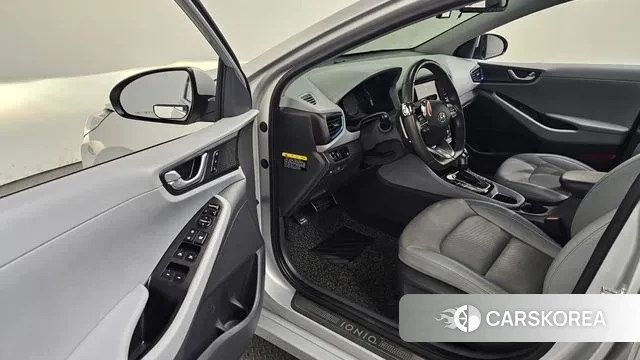 Hyundai Ionic Hybrid 2018 Серебристо-серый из Кореи, фото 2