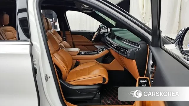 Lincoln Aviator 2nd generation 2022 Белый из Кореи, фото 2