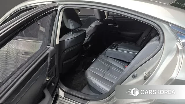 Lexus ES300h 7th generation 2025 Серый из Кореи, фото 2