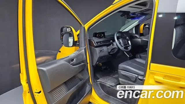 Hyundai Staria 2023 Желтый из Кореи, фото 2