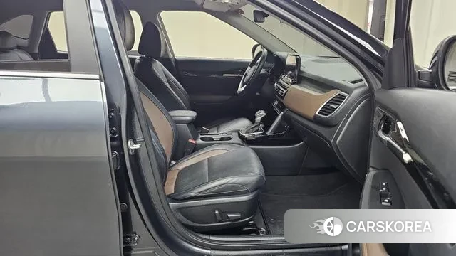 Kia Seltos 2021 Серый из Кореи, фото 2