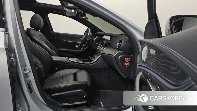 Mercedes-Benz E-Class W213 2021 Светло-серебряный цвет из Кореи, фото 2