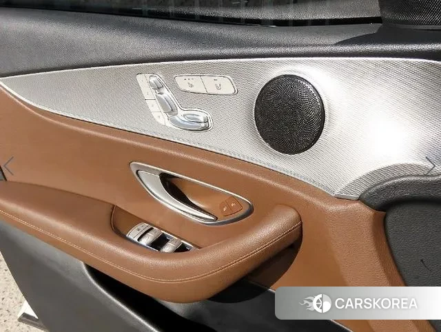 Mercedes-Benz E-Class W213 2018 Белый из Кореи, фото 2