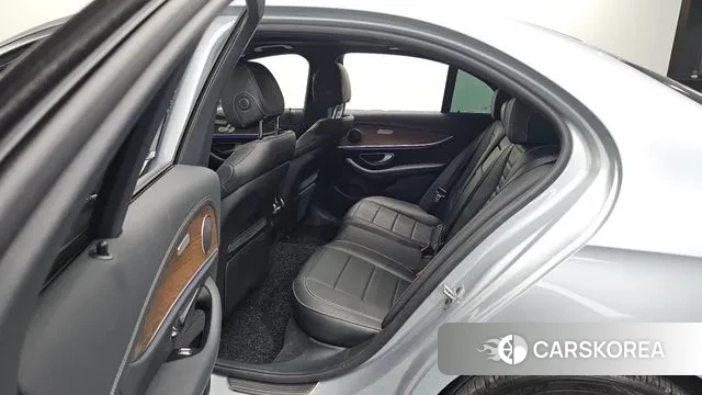 Mercedes-Benz E-Class W213 2021 Серебристо-серый из Кореи, фото 2