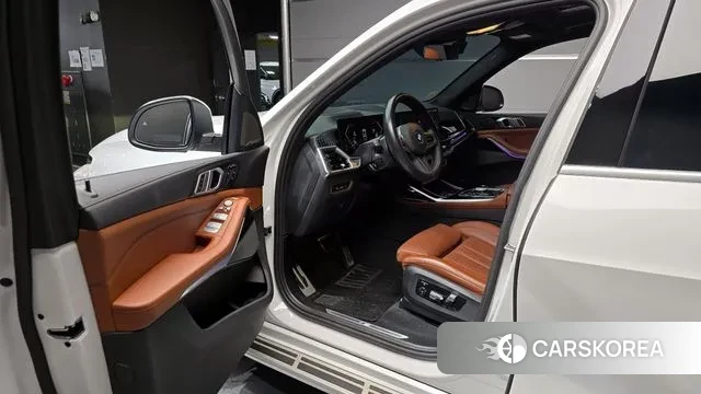 BMW X7 (G07) 2024 Белый из Кореи, фото 2