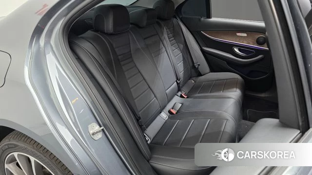 Mercedes-Benz E-Class W213 2018 Серый из Кореи, фото 2