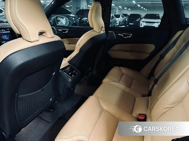 Volvo XC60 second Generation 2023 Белый из Кореи, фото 2