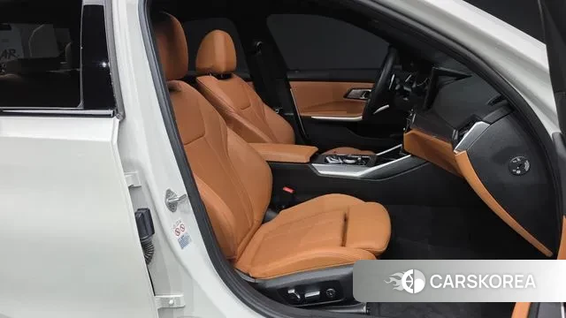 BMW 3 Series (G20) 2023 Белый из Кореи, фото 2