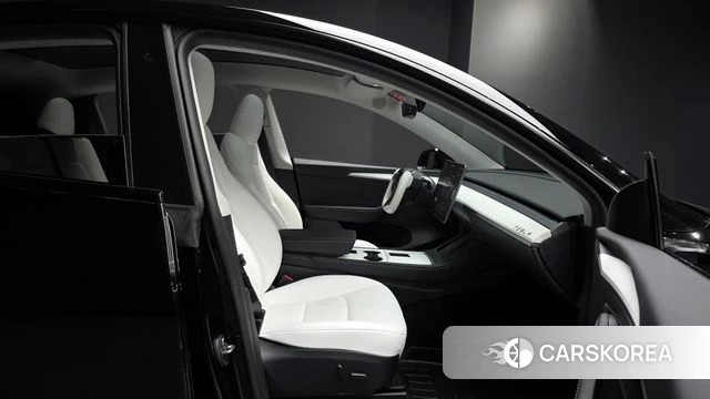 Tesla Model Y 2023 Черный из Кореи, фото 2