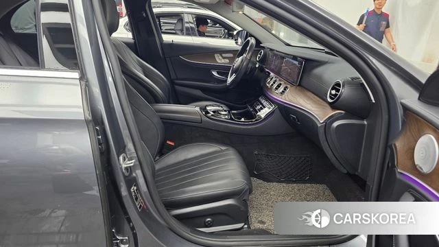 Mercedes-Benz E-Class W213 2020 Серый из Кореи, фото 2
