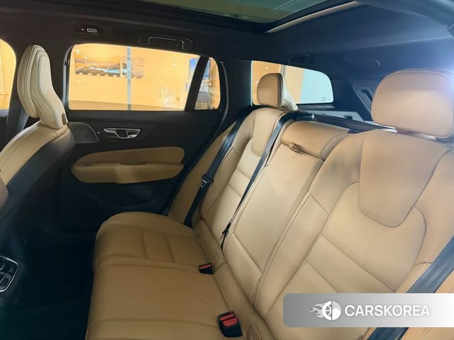 Volvo V60 Cross-Country 2nd Generation 2025 Белый из Кореи, фото 2