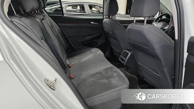 Volkswagen Golf 8th Generation 2022 Белый из Кореи, фото 2