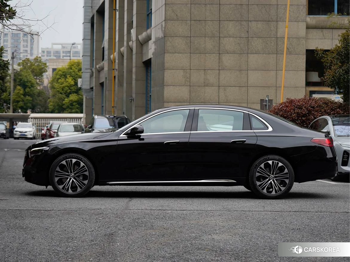 Mercedes-Benz E-class 2026 Черный из Китая, фото 2