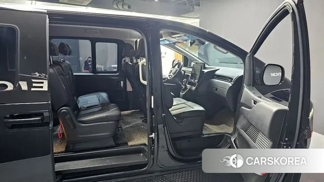 Hyundai Staria 2025 Черный из Кореи, фото 2