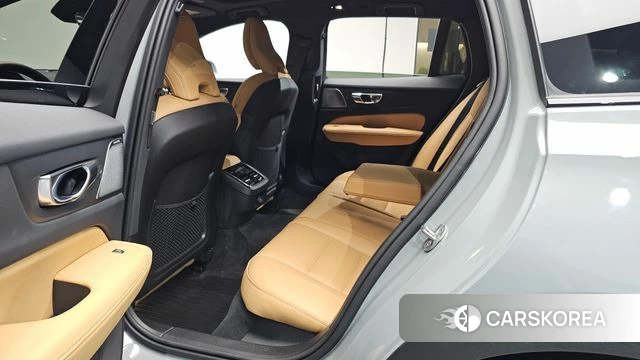 Volvo V60 Cross-Country 2nd Generation 2024 Серебристо-серый из Кореи, фото 2