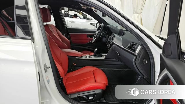BMW 3 Series (F30) 2018 Белый из Кореи, фото 2