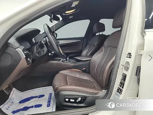 BMW 5 Series (G30) 2019 Белый из Кореи, фото 2