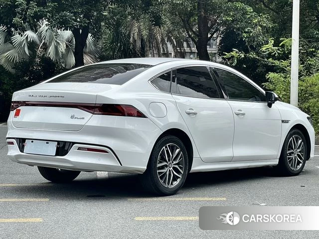 BYD Qin PLUS DM 2021 Белый из Китая, фото 2