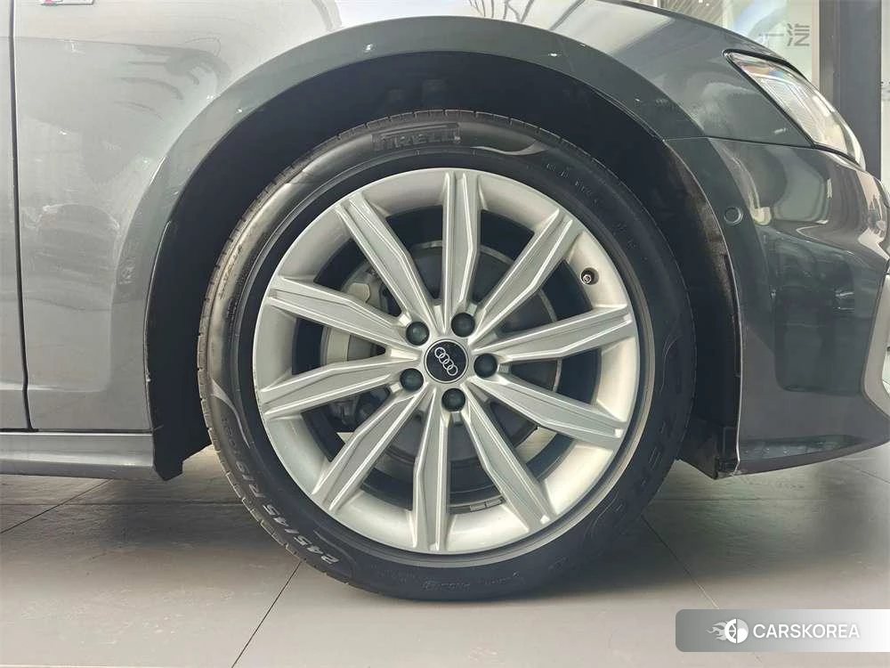 Audi A6L 2023 Темно-серый из Китая, фото 2