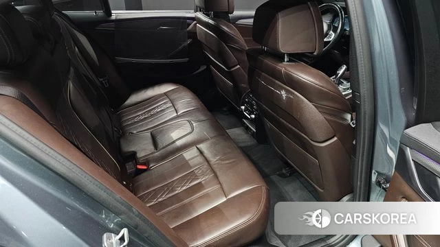 BMW 5 Series (G30) 2019 Серебристо-серый из Кореи, фото 2
