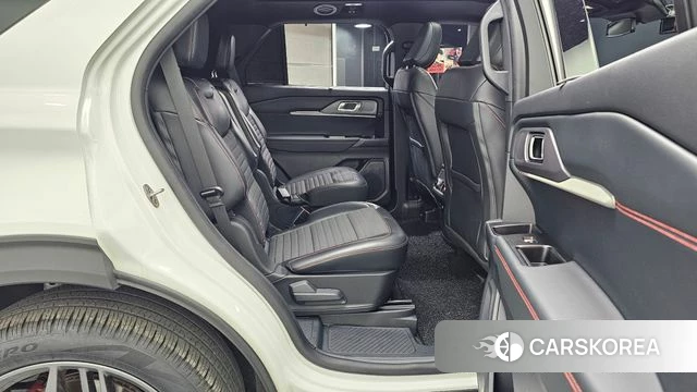 Ford Explorer 6th Generation 2024 Белый из Кореи, фото 2