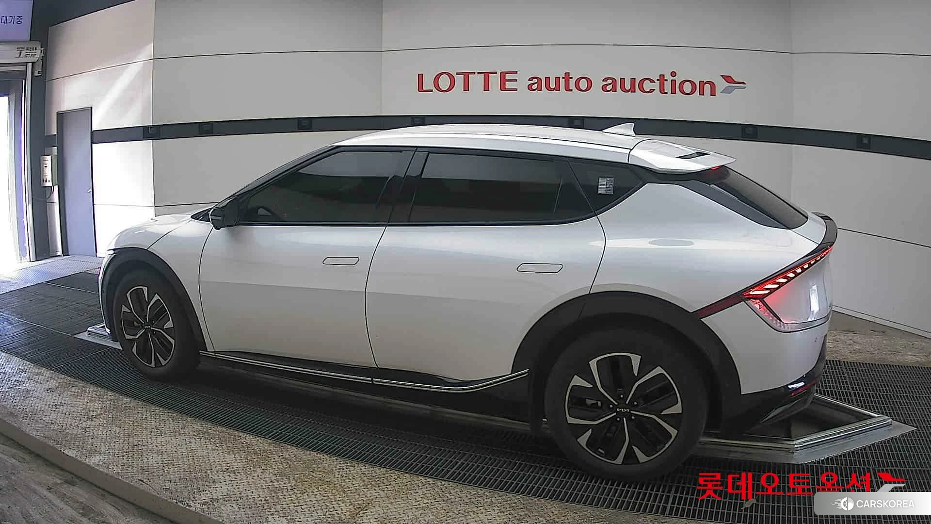 Kia EV6 2022 Snow White Pearl из Кореи, фото 2