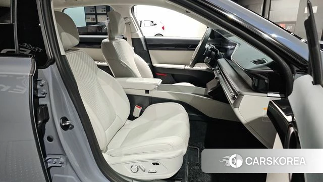 Hyundai Grandeur Hybrid (GN7) 2024 Светло-серебряный цвет из Кореи, фото 2
