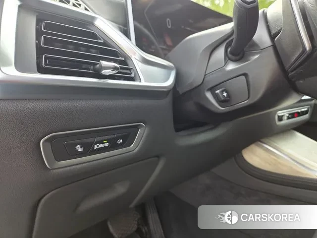 BMW X7 (G07) 2025 Белый из Кореи, фото 2