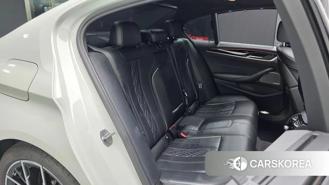 BMW 5 Series (G30) 2021 Белый из Кореи, фото 2