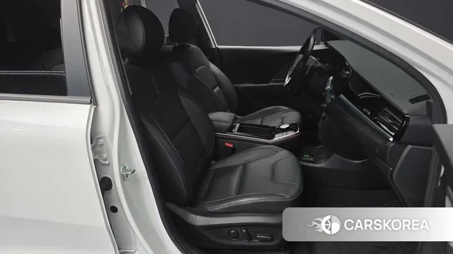 Kia Niro Plus 2022 Белый из Кореи, фото 2