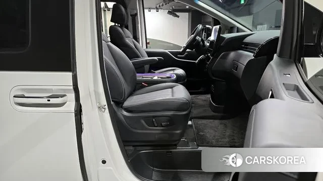 Hyundai Staria 2023 Белый из Кореи, фото 2