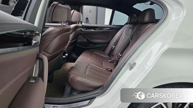 BMW 5 Series (G30) 2021 Белый из Кореи, фото 2