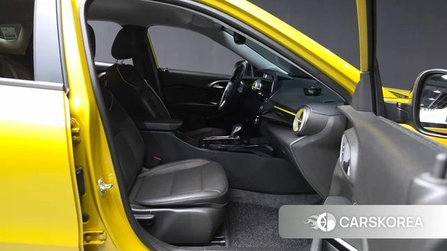 Chevrolet (GM Daewoo) Trax Crossover 2023 Золотой из Кореи, фото 2