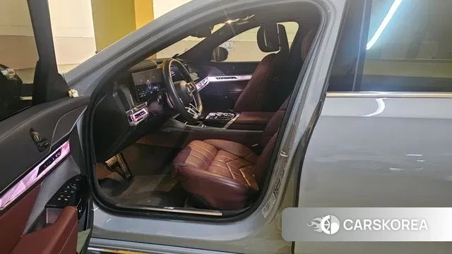 BMW 7 Series (G70) 2024 Серый из Кореи, фото 2