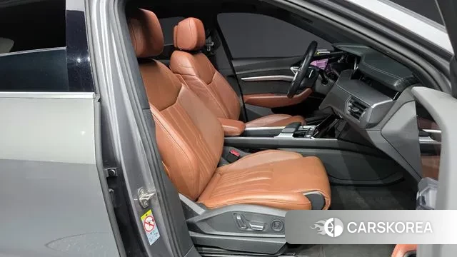 Audi e-Tron 2020 Серый из Кореи, фото 2