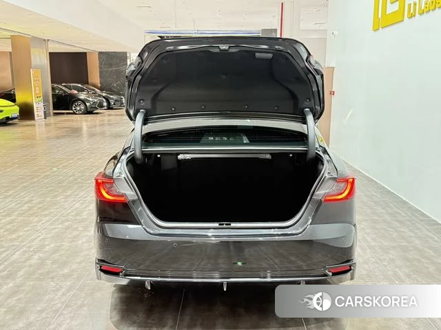 Toyota Camry 2025 Черный из Китая, фото 2