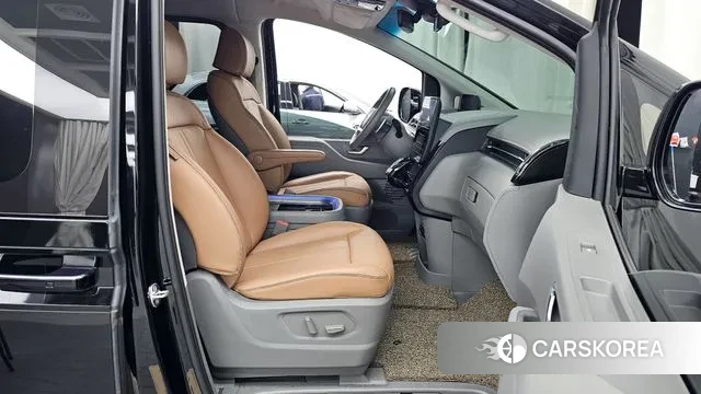 Hyundai Staria 2023 Черный из Кореи, фото 2