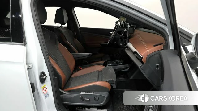 Volkswagen ID.4 2023 Белый из Кореи, фото 2