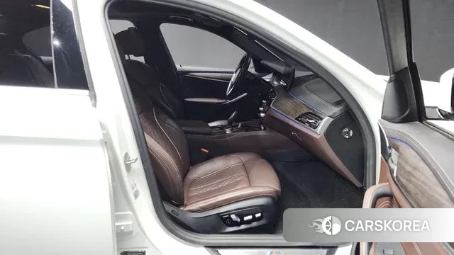 BMW 5 Series (G30) 2020 Белый из Кореи, фото 2