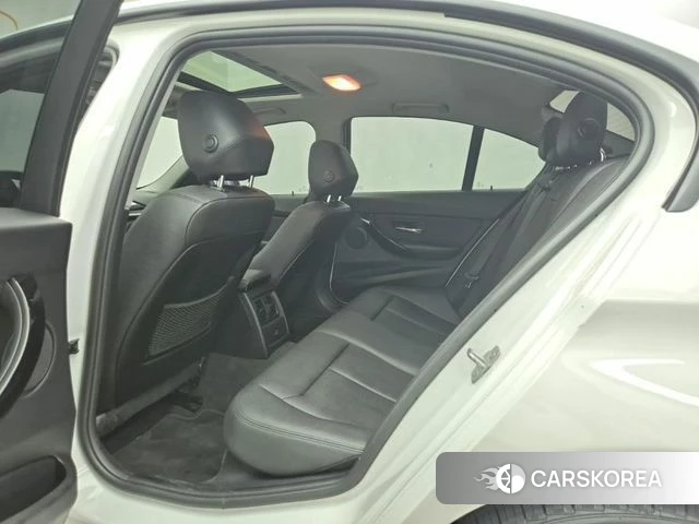 BMW 3 Series (F30) 2018 Белый из Кореи, фото 2