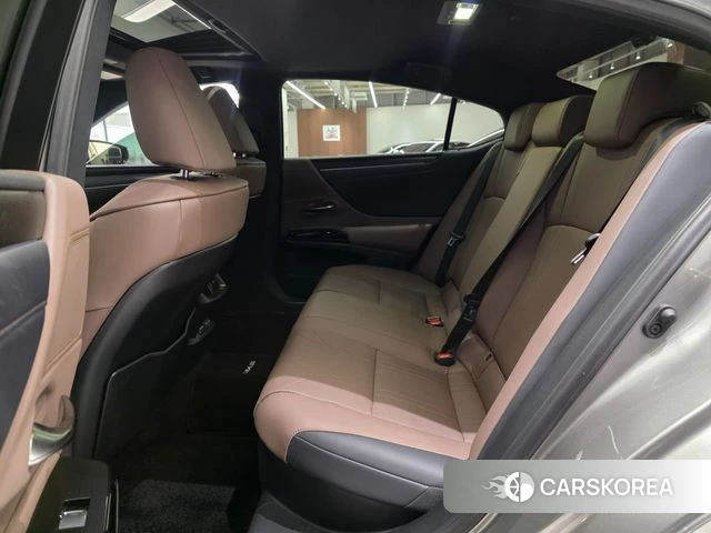 Lexus ES300h 7th generation 2024 Песочный из Кореи, фото 2