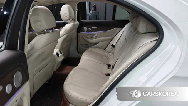 Mercedes-Benz E-Class W213 2019 Белый из Кореи, фото 2