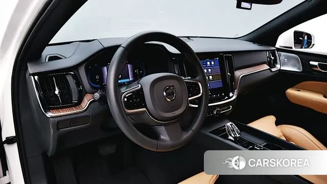 Volvo V60 Cross-Country 2nd Generation 2022 Белый из Кореи, фото 2