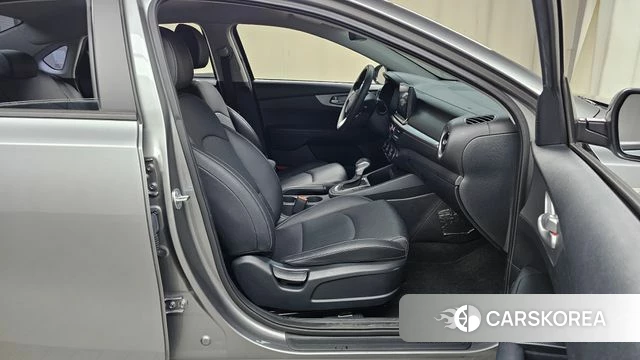 Kia The New K3 2nd generation 2023 Серебристо-серый из Кореи, фото 2